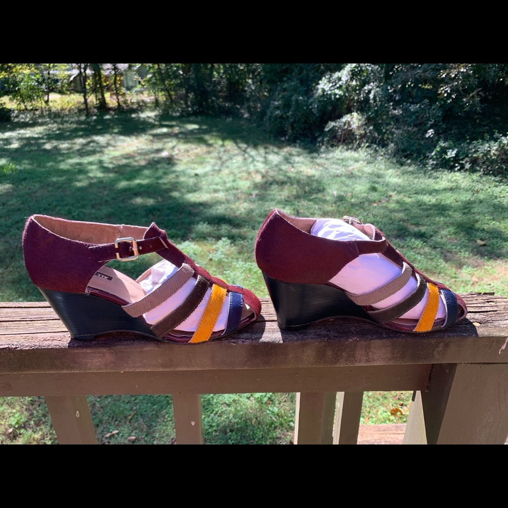 NWOT Cowhide Multi-Strap Wedge Heels - Picture 4 of 12